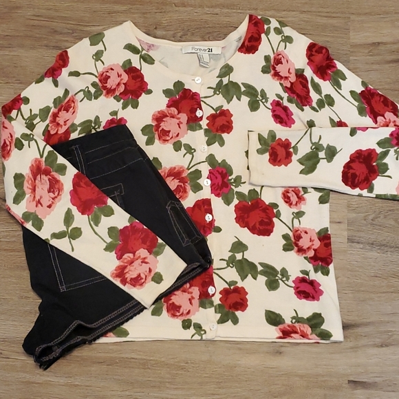 Forever 21 Sweaters - Forever 21 Floral Cardigan
